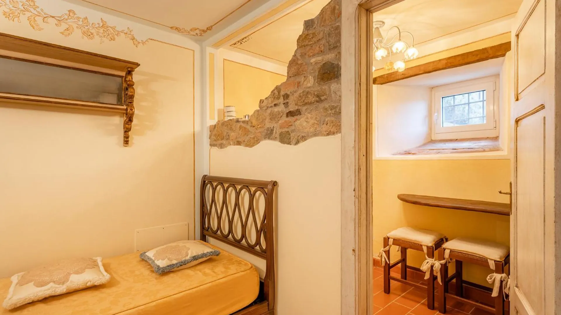 Grillo Rosso Taverna Molazzana Italy