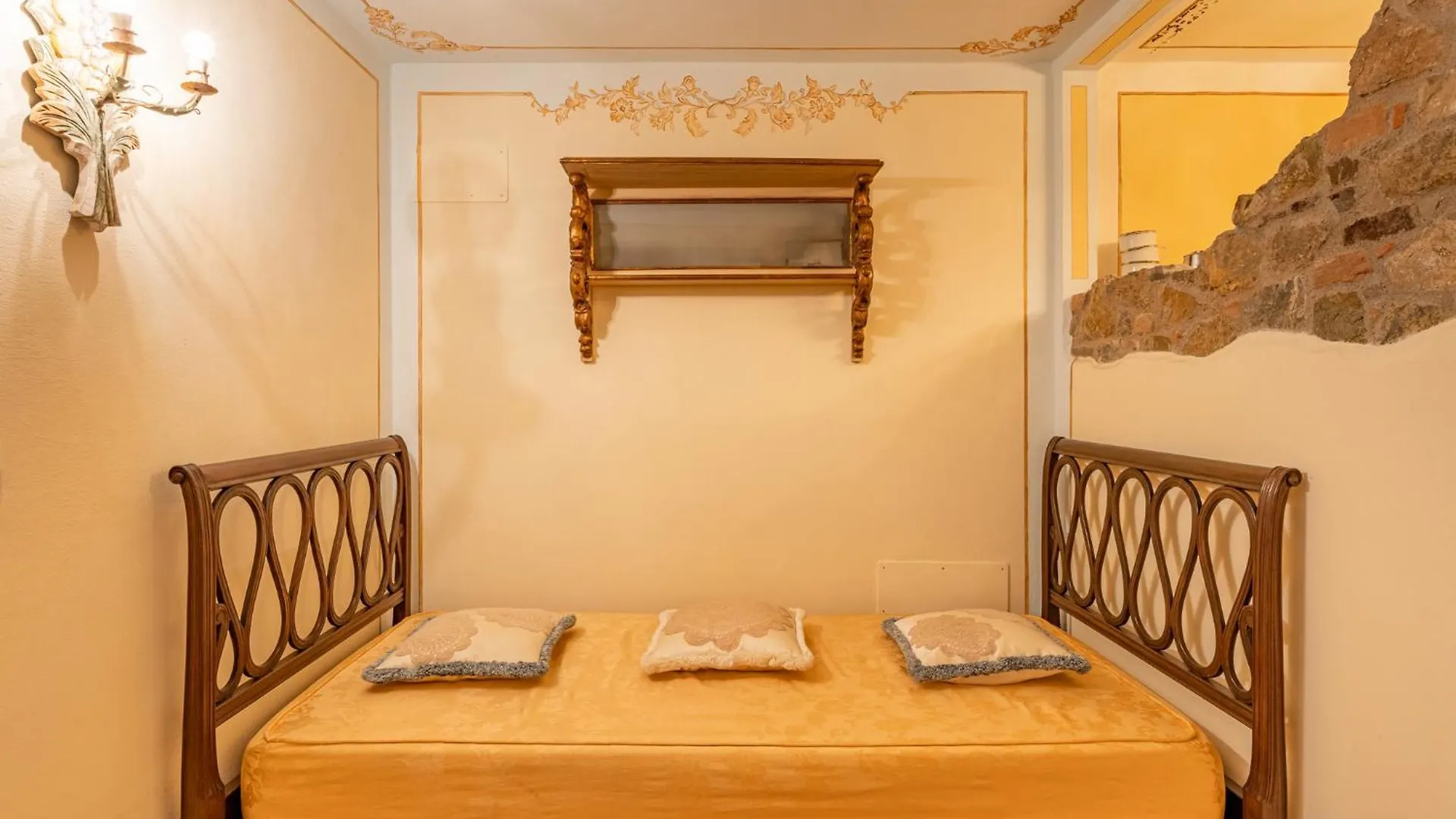 Grillo Rosso Taverna Molazzana Farm stay